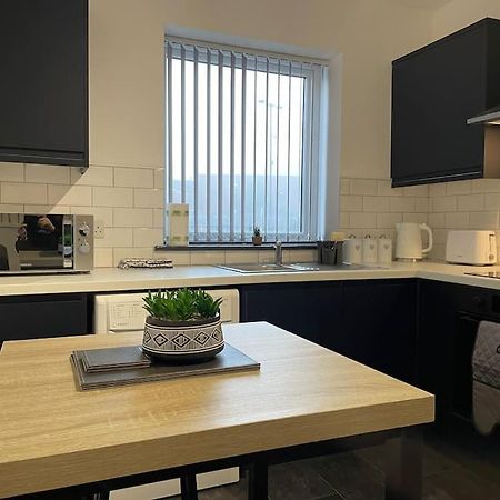 Modern Apartment With En-Suite & Private Kitchen Stoke-on-Trent Ngoại thất bức ảnh