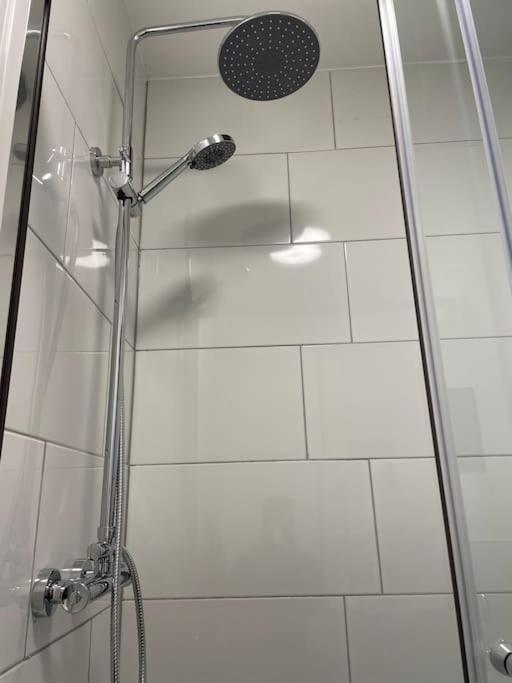 Modern Apartment With En-Suite & Private Kitchen Stoke-on-Trent Ngoại thất bức ảnh